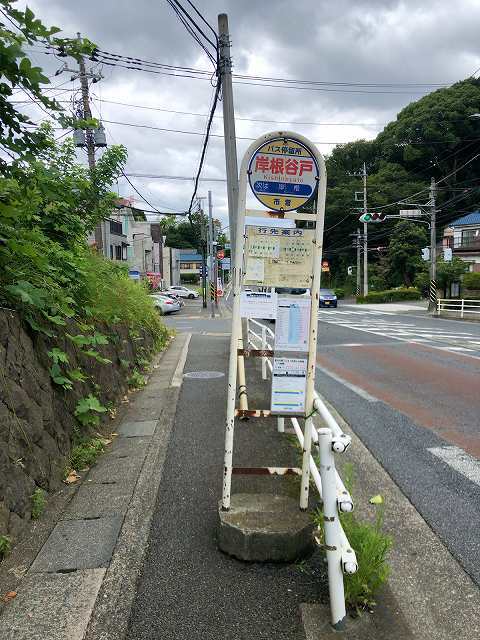 バス停の先.jpg