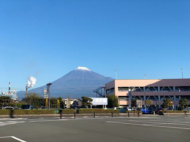 新富士駅から望む富岳.jpg