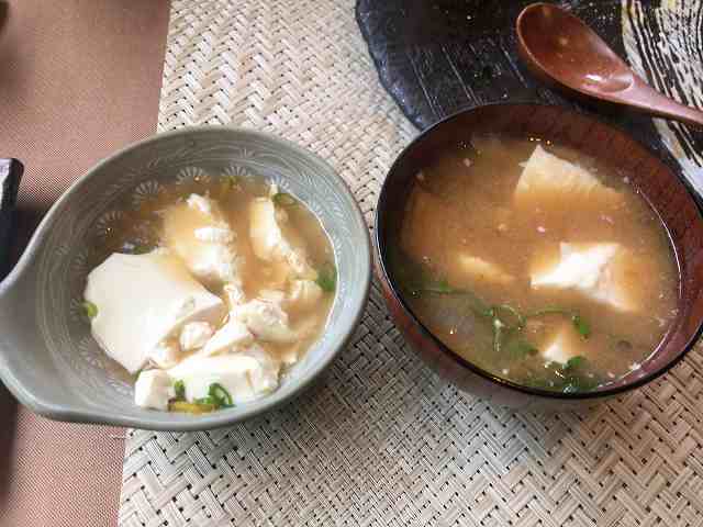 朝34豆腐3味噌汁6豆腐入り1.jpg