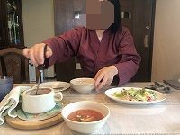 朝46スープをよそうジャン妻16-1.jpg
