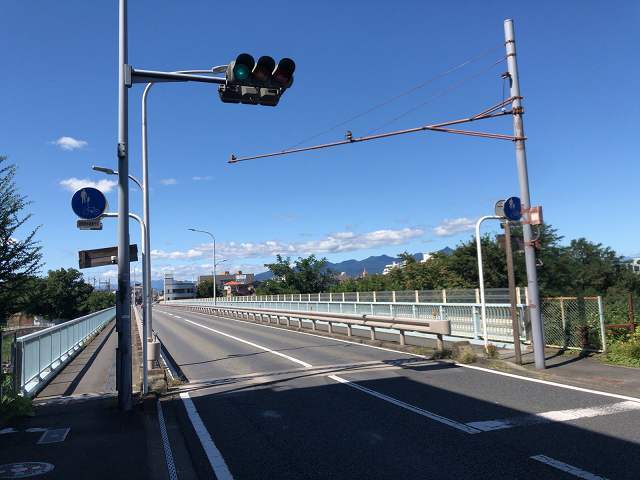 歩く4利根川を渡る橋まで来たところ.jpg