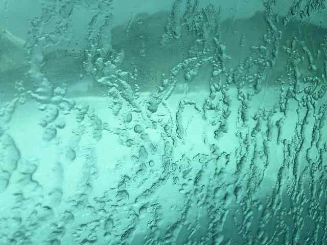 磐越西線1窓ガラスの雪が凍ってる.jpg