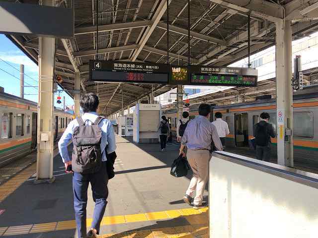 静岡駅2急いで乗り換え.jpg